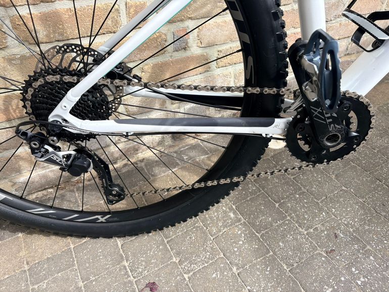Used Specialized RH WMN PRO 29 2019 Mountainbike, White — image 4 of 7