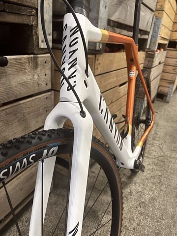 Used Canyon Inflite CF SLX 9 2023 2023 Road & Gravel, Orange — image 9 of 10