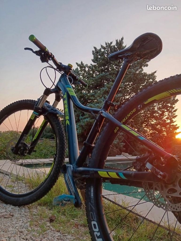 Used Trek X-Caliber 9 2017 2017 Mountainbike, Black, 27.5, 29 — image 2 of 6