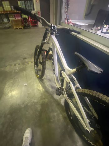 Used Trek Session 9 2023 2023 Mountainbike, White, 29 — image 5 of 6