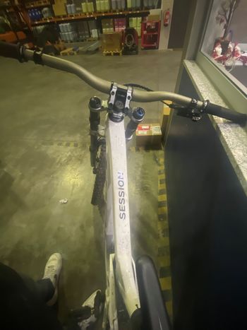 Used Trek Session 9 2023 2023 Mountainbike, White, 29 — image 3 of 6