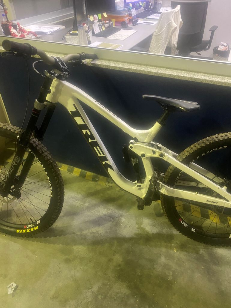 Used Trek Session 9 2023 2023 Mountainbike, White, 29 — image 1 of 6