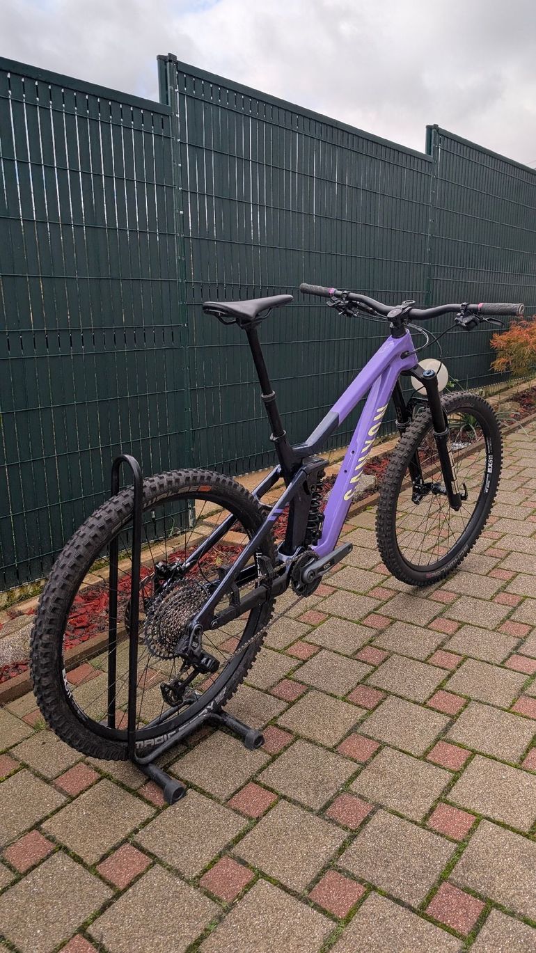 Used Canyon Strive CFR TLD 2023 2023 Mountainbike, Purple, 29 — image 3 of 5