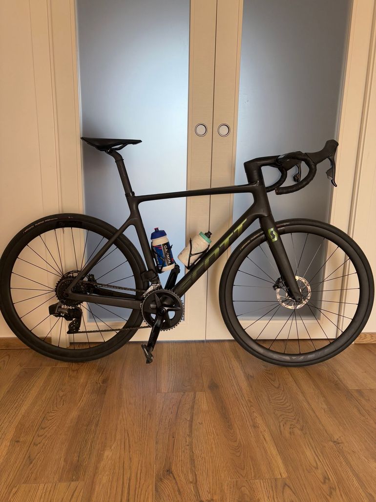 Used Scott Addict RC 30 2024 2024 Road & Gravel, Black — image 9 of 11