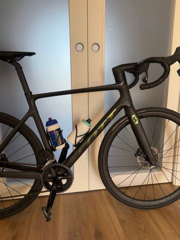 Used Scott Addict RC 30 2024 2024 Road & Gravel, Black — image 7 of 11