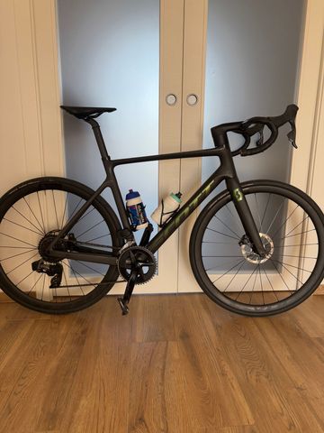 Used Scott Addict RC 30 2024 2024 Road & Gravel, Black — image 8 of 11