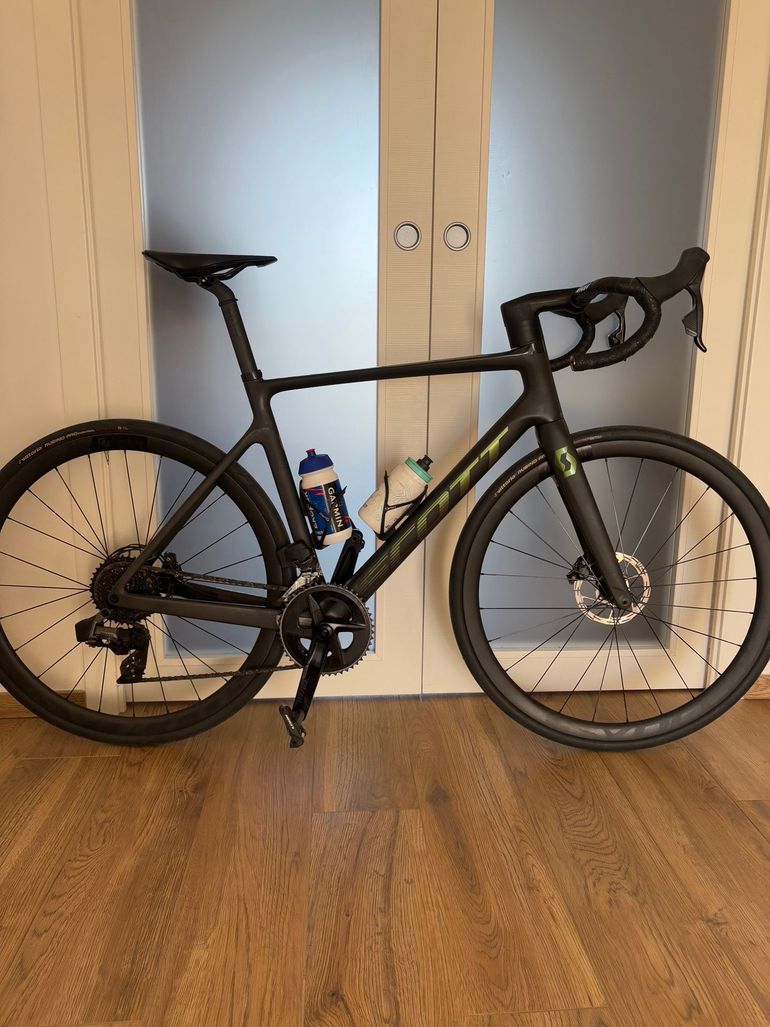 Used Scott Addict RC 30 2024 2024 Road & Gravel, Black — image 8 of 11