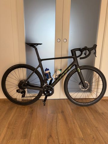 Used Scott Addict RC 30 2024 2024 Road & Gravel