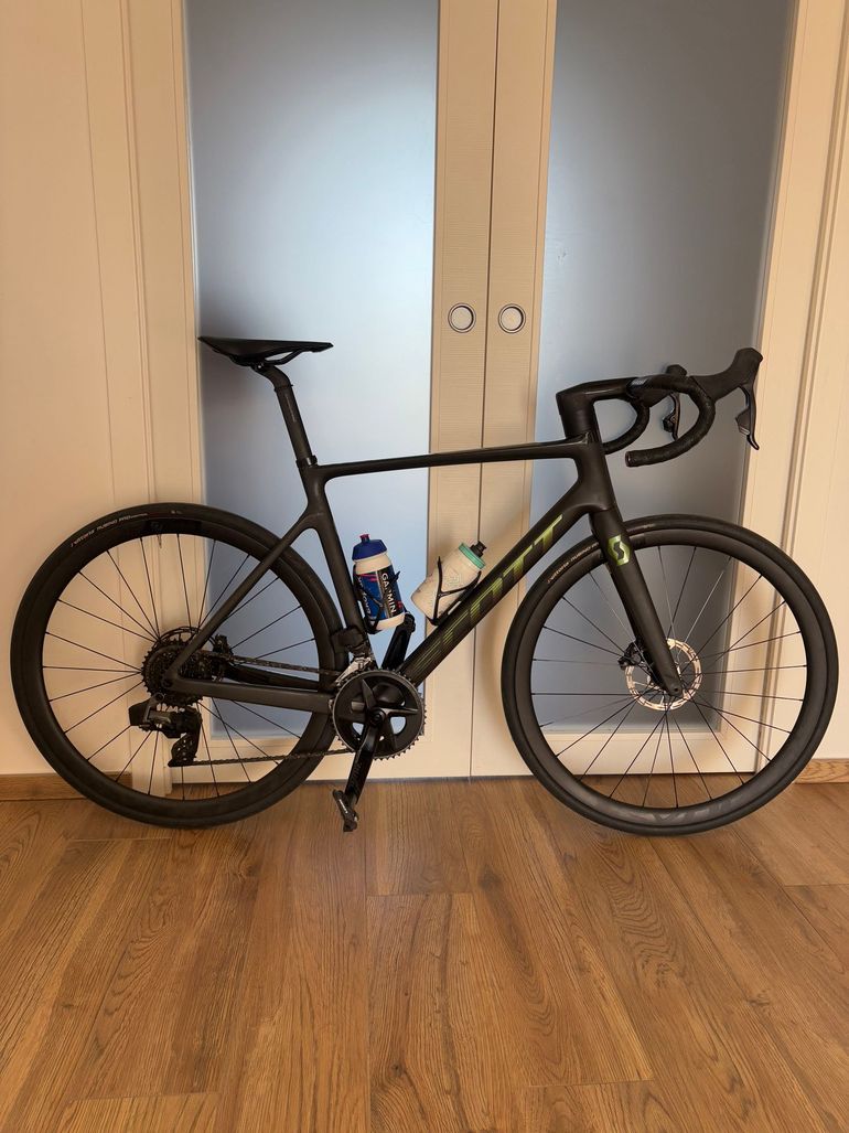 Used Scott Addict RC 30 2024 2024 Road & Gravel, Black — image 1 of 11