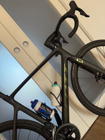 Used Scott Addict RC 30 2024 2024 Road & Gravel, Black — image 11 of 11