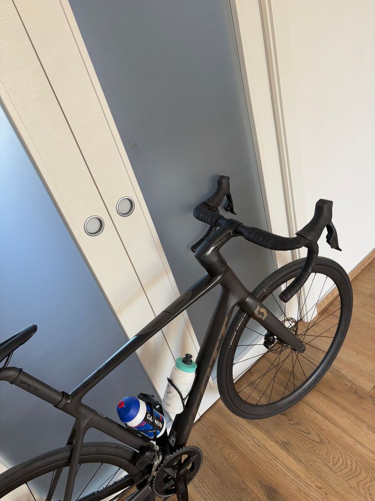 Used Scott Addict RC 30 2024 2024 Road & Gravel, Black — image 10 of 11