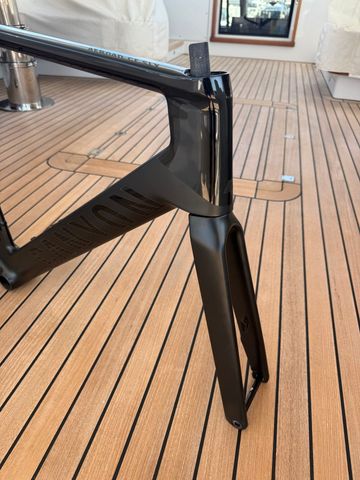 Used Canyon Aeroad CF SLX 8 Di2 2024 Frameset 2024 Road & Gravel, Black — image 5 of 15