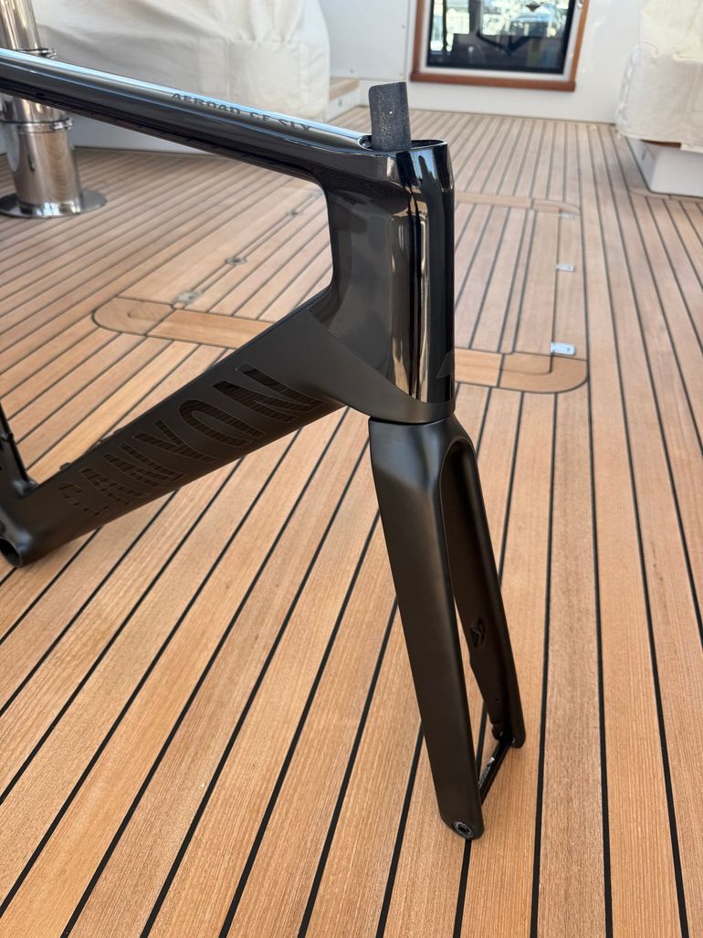 Used Canyon Aeroad CF SLX 8 Di2 2024 Frameset 2024 Road & Gravel, Black — image 5 of 15