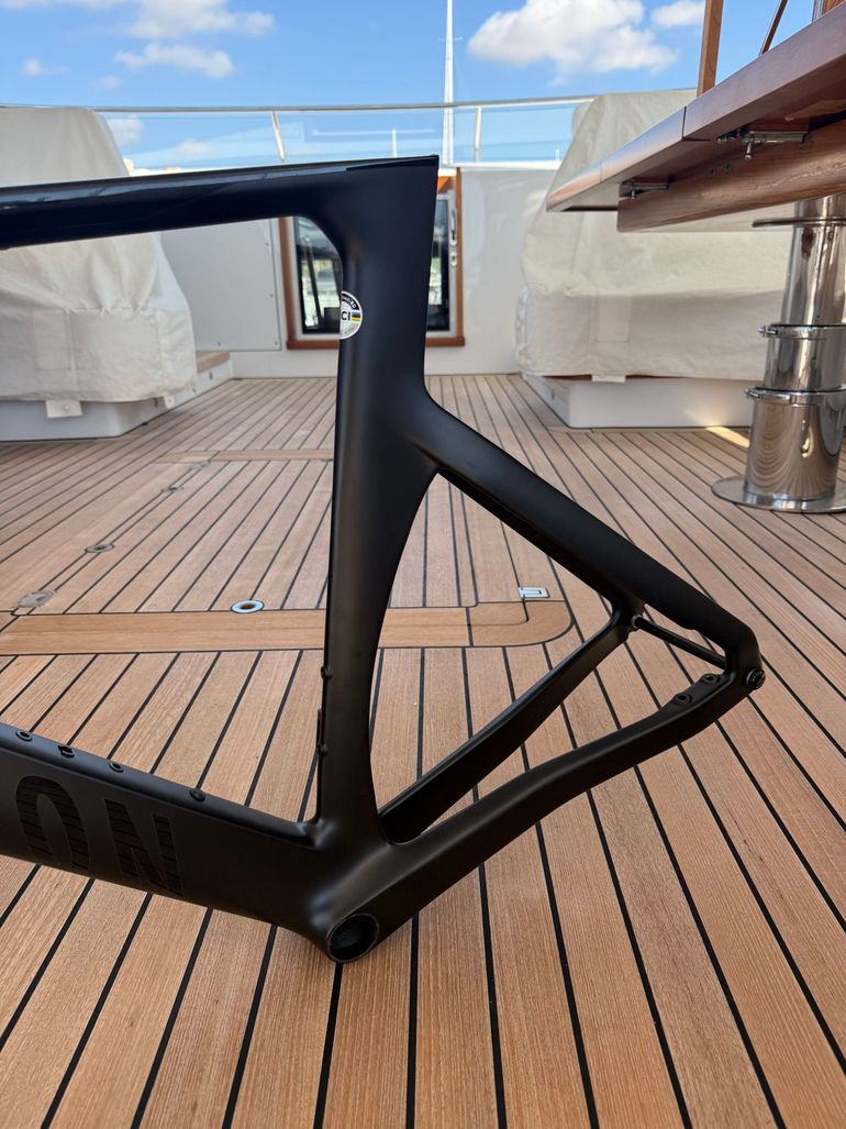 Used Canyon Aeroad CF SLX 8 Di2 2024 Frameset 2024 Road & Gravel, Black — image 6 of 15