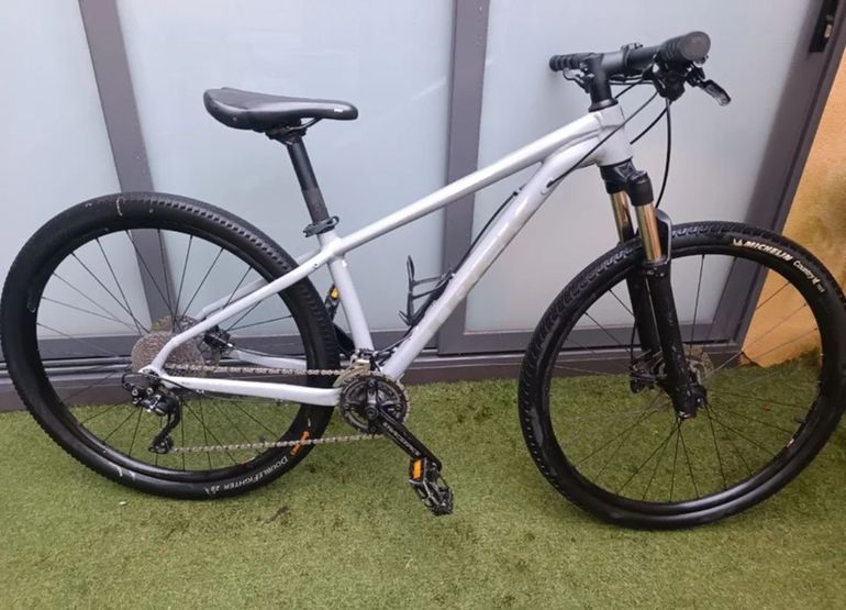 Used Trek X-Caliber 8 2019 2019 Mountainbike, Light Gray, 27.5, 29 — image 1 of 4