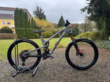 Used Propain Spindrift CF 2022 2022 Mountainbike, Light Gray — image 2 of 5