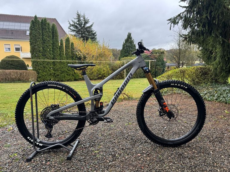 Used Propain Spindrift CF 2022 2022 Mountainbike, Light Gray — image 2 of 5