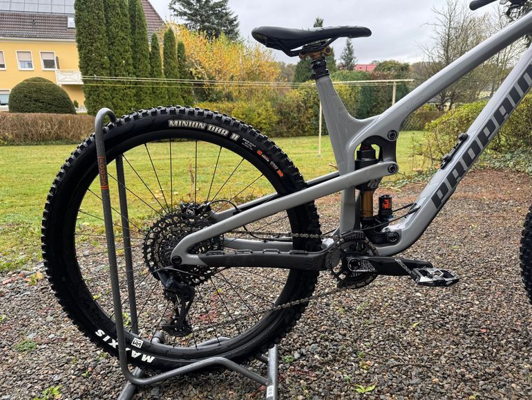 Used Propain Spindrift CF 2022 2022 Mountainbike, Light Gray — image 4 of 5