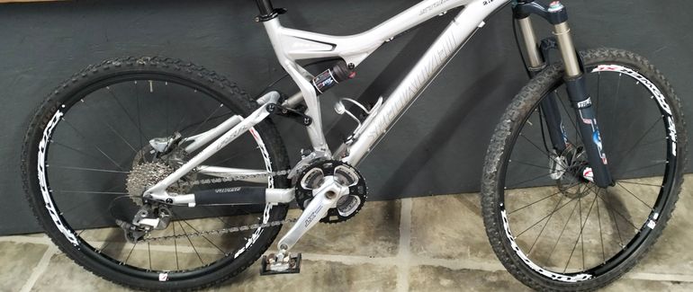 Used Specialized Stumpjumper 2011 Mountainbike, Light Gray — image 3 of 3