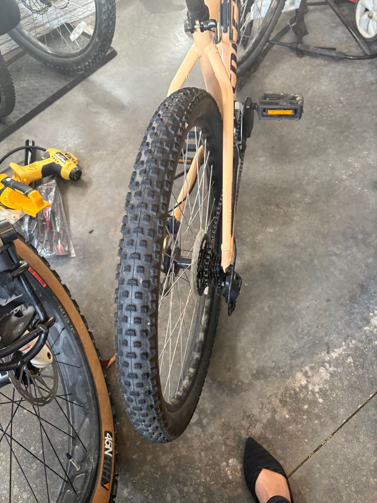 Used Specialized Rockhopper 27.5 2022 2022 Mountainbike, Red, 27.5 (650B) — image 5 of 6