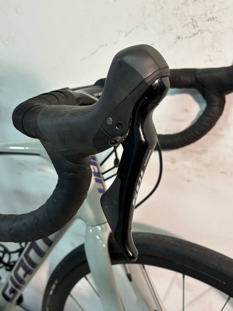 Used Giant Defy Advanced Pro 3 2022 2022 Road & Gravel, Light Gray — image 7 of 14