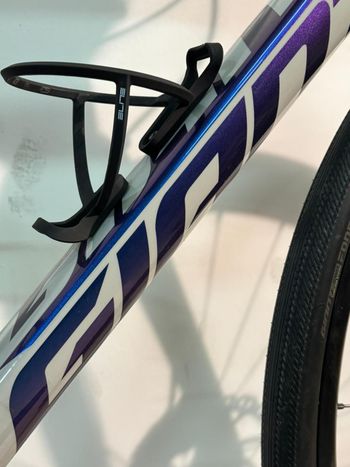 Used Giant Defy Advanced Pro 3 2022 2022 Road & Gravel, Light Gray — image 8 of 14