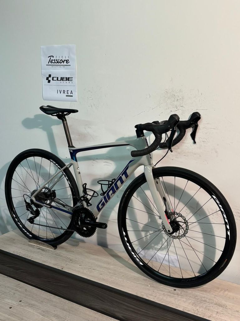 Used Giant Defy Advanced Pro 3 2022 2022 Road & Gravel, Light Gray — image 9 of 14