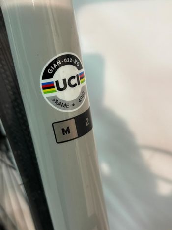 Used Giant Defy Advanced Pro 3 2022 2022 Road & Gravel, Light Gray — image 13 of 14