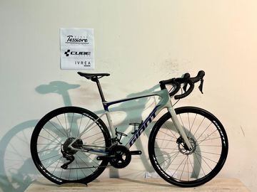 Used Giant Defy Advanced Pro 3 2022 2022 Road & Gravel, Light Gray — image 1 of 14