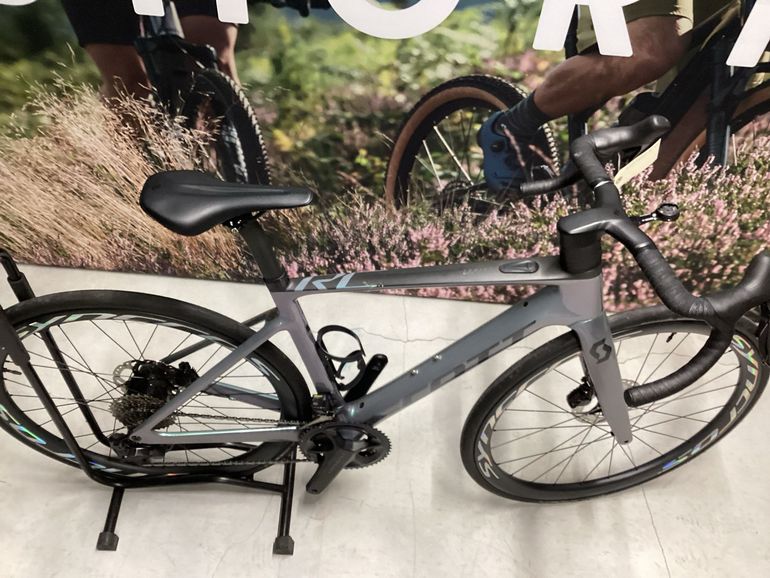 Used Scott Addict RC Ride 2024 Road & Gravel, Light Gray — image 3 of 3