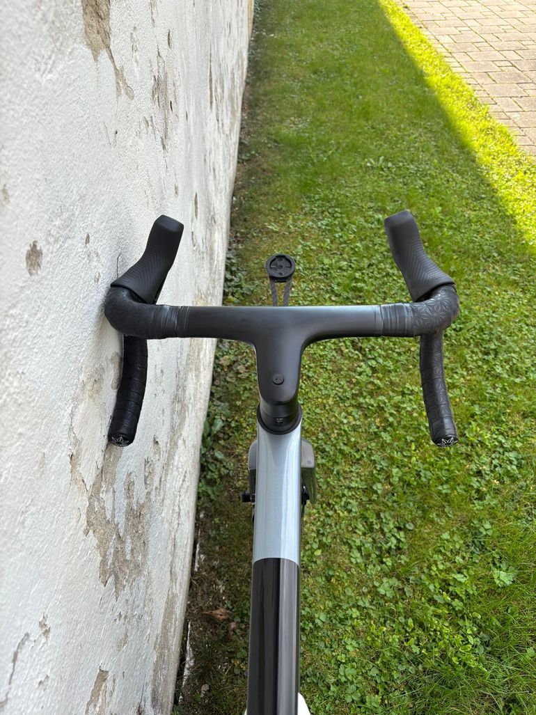 Used Canyon Ultimate CF SL 7 AXS 2025 2025 Road & Gravel, Black — image 3 of 6