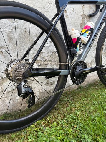 Used Canyon Ultimate CF SL 7 AXS 2025 2025 Road & Gravel, Black — image 2 of 6