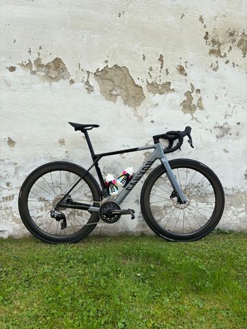 Used Canyon Ultimate CF SL 7 AXS 2025 2025 Road & Gravel, Black — image 1 of 6