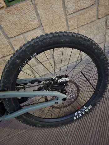 Used Commencal Supreme V5 2026 Mountainbike, Light Gray — image 5 of 8