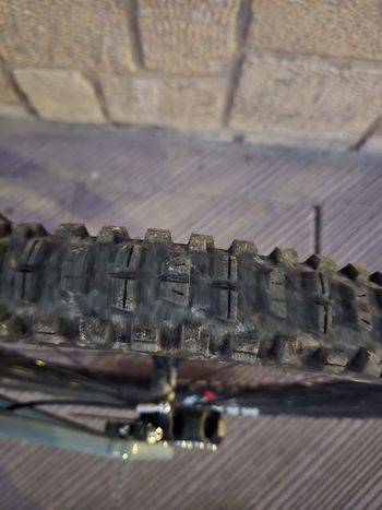 Used Commencal Supreme V5 2026 Mountainbike, Light Gray — image 8 of 8