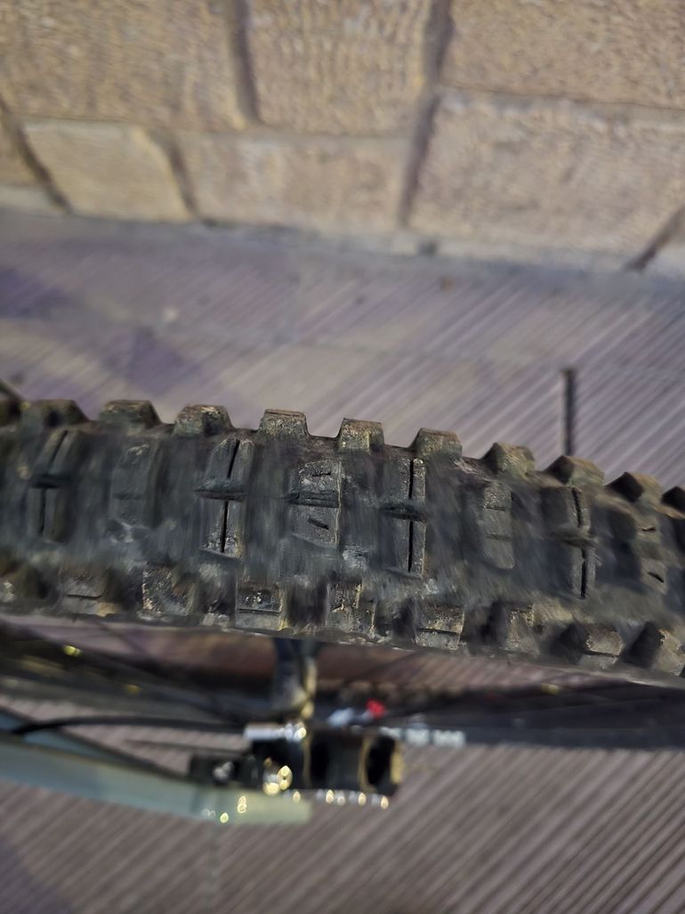 Used Commencal Supreme V5 2026 Mountainbike, Light Gray — image 8 of 8
