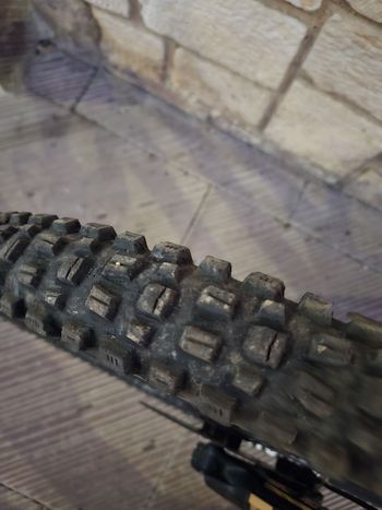 Used Commencal Supreme V5 2026 Mountainbike, Light Gray — image 7 of 8