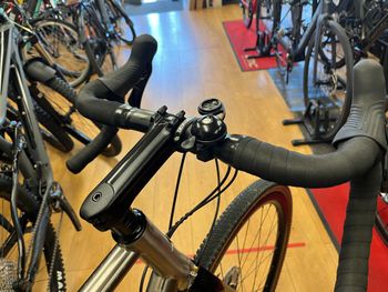 Used Genesis Croix De Fer 2024 Road & Gravel, Light Gray — image 7 of 10