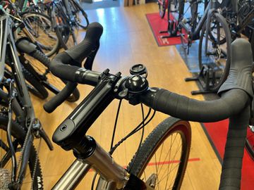 Used Genesis Croix De Fer 2024 Road & Gravel, Light Gray — image 7 of 10