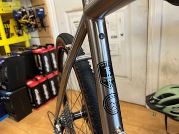 Used Genesis Croix De Fer 2024 Road & Gravel, Light Gray — image 10 of 10