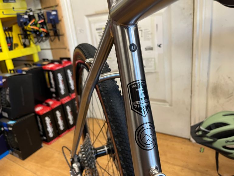 Used Genesis Croix De Fer 2024 Road & Gravel, Light Gray — image 10 of 10