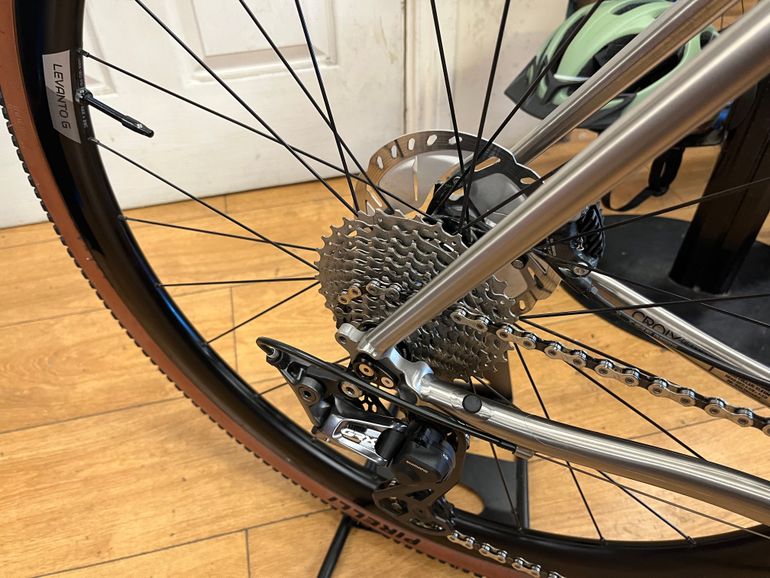 Used Genesis Croix De Fer 2024 Road & Gravel, Light Gray — image 4 of 10