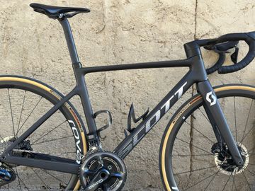Used Scott Addict SE 2023 Frameset 2023 Road & Gravel, Black — image 2 of 9