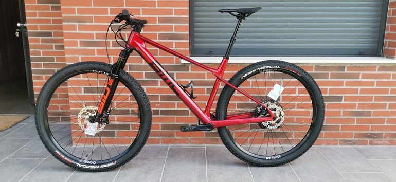 Gebrauchtes BMC Twostroke Shimano Deore LX 2024 Mountainbike, Rot — Bild 2 von 12