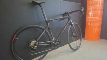 Used Specialized Tarmac SL7 Sport - Shimano 105 2024 2024 Road & Gravel, Black — image 2 of 5