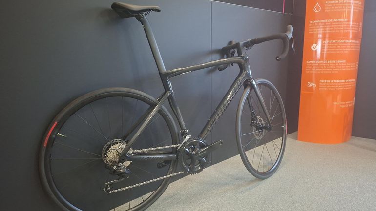 Used Specialized Tarmac SL7 Sport - Shimano 105 2024 2024 Road & Gravel, Black — image 2 of 5