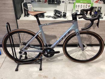 Used Scott Addict E Ride RC 2025 Road & Gravel