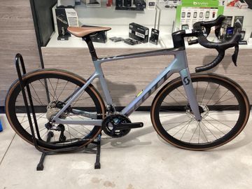 Used Scott Addict E Ride RC 2025 Road & Gravel, Light Gray — image 1 of 3