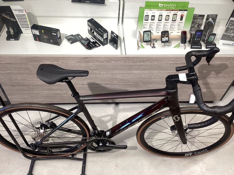 Used Scott Addict SE 2024 2024 Road & Gravel, Purple — image 3 of 3