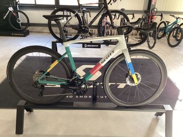 Used Scott Addict RC Pro 2024 2024 Road & Gravel, White — image 1 of 3